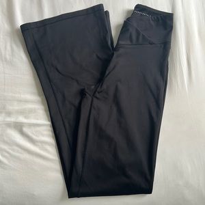 AERO cross waist black flare leggings